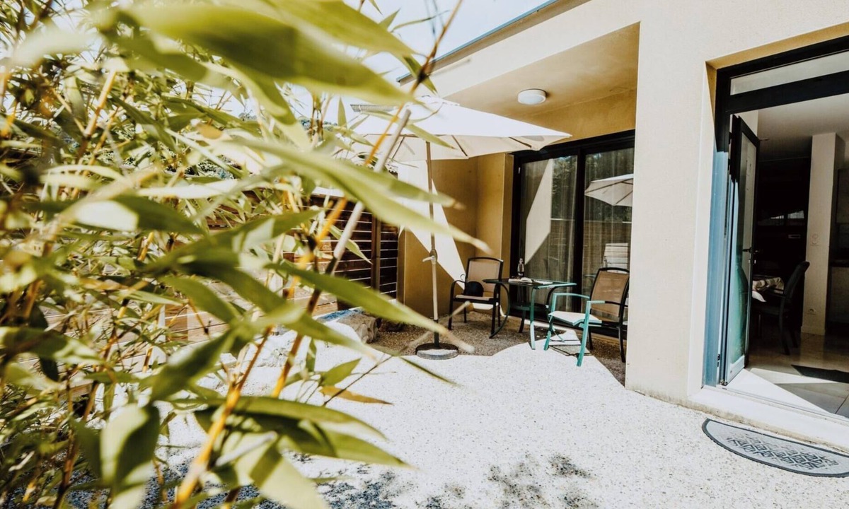 Vals-les-Bains Apartment | Holiday Home 'Gite Villa T1' with Shared Pool, Wi-Fi and Air Conditioning