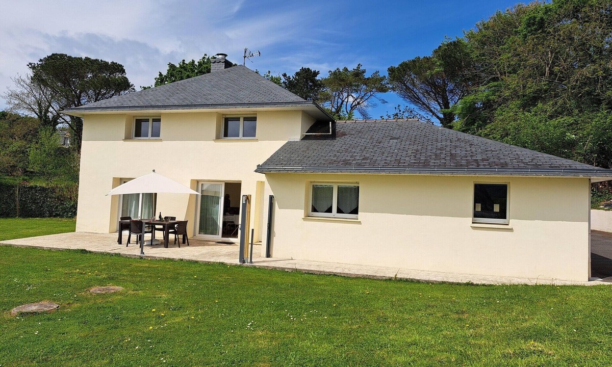 Hanvec House | Holiday Home in Hanvec for 5