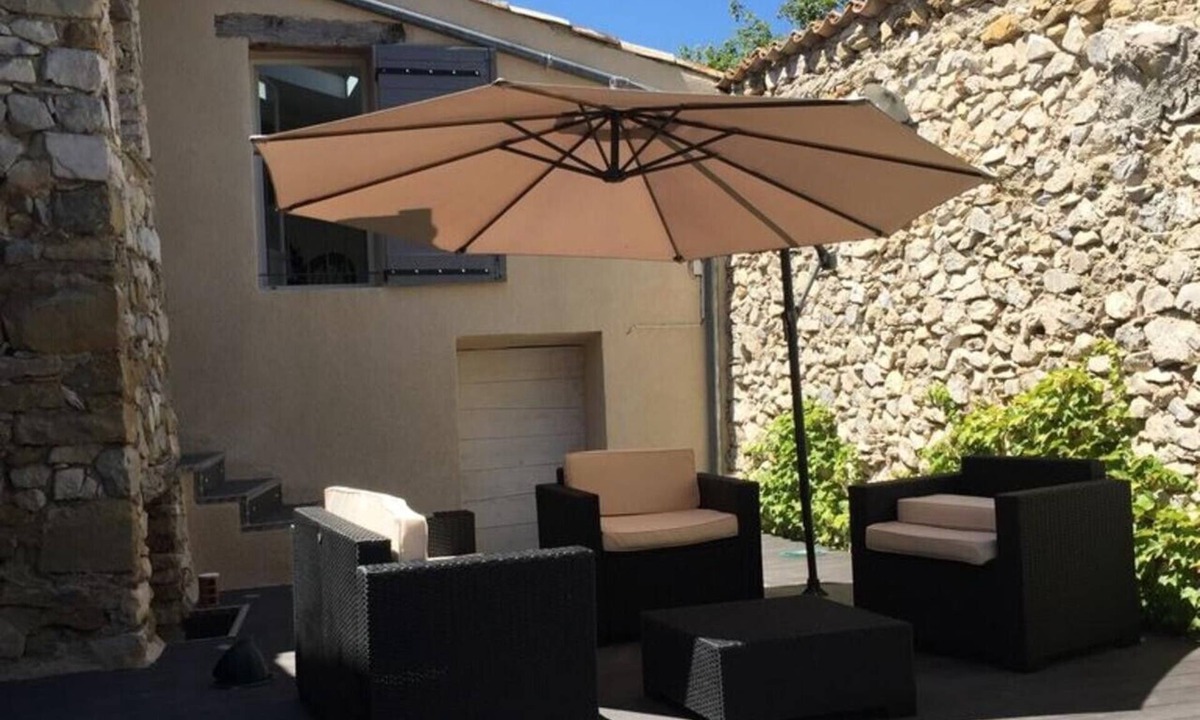 Savoillan House | Holiday Home 'Luxueuse Bergerie Pied Du Ventoux' with Mountain View, Shared Terrace and Wi-Fi