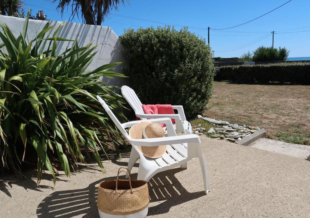 Plozevet House | Holiday Home Rendez-vous à la plage by Interhome