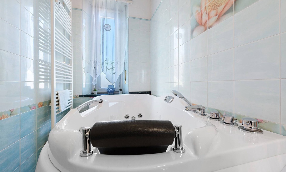 Regio Parco House | Holiday Home 'Sofìa' with Private Terrace, Balcony and Air Conditioning