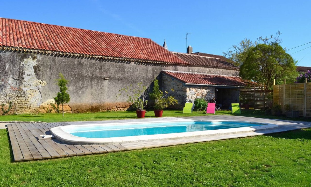 Saint-Vincent-Rive-d'Olt Villa | Homerez - Villa in Saint-Vincent-Rive-d'Olt