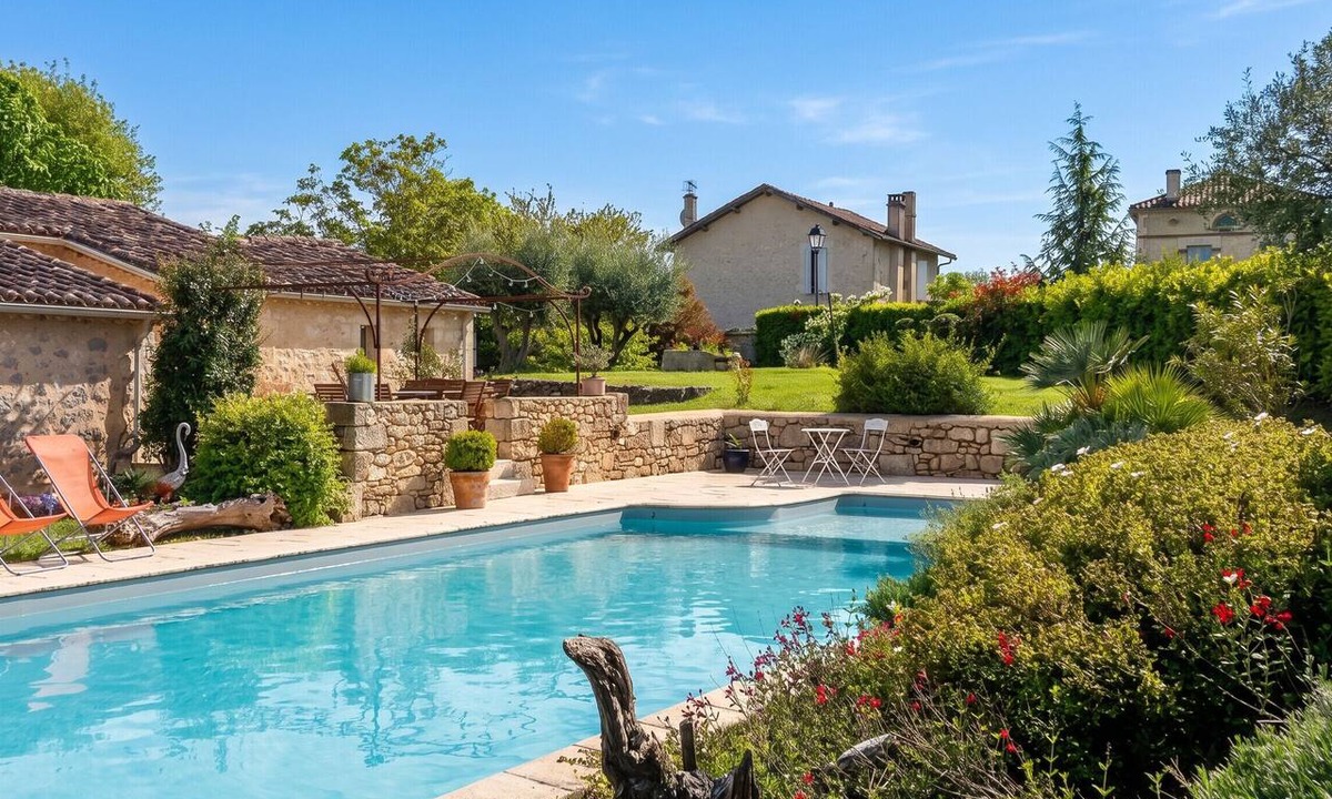 Castera-Lectourois Apartment | Homerez - Apartment in Castéra-Lectourois