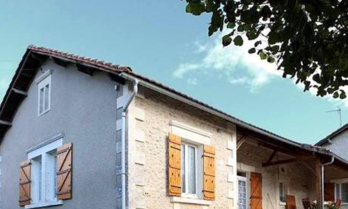 Bussac House | Homerez - Nice house with garden and terrace & Wifi