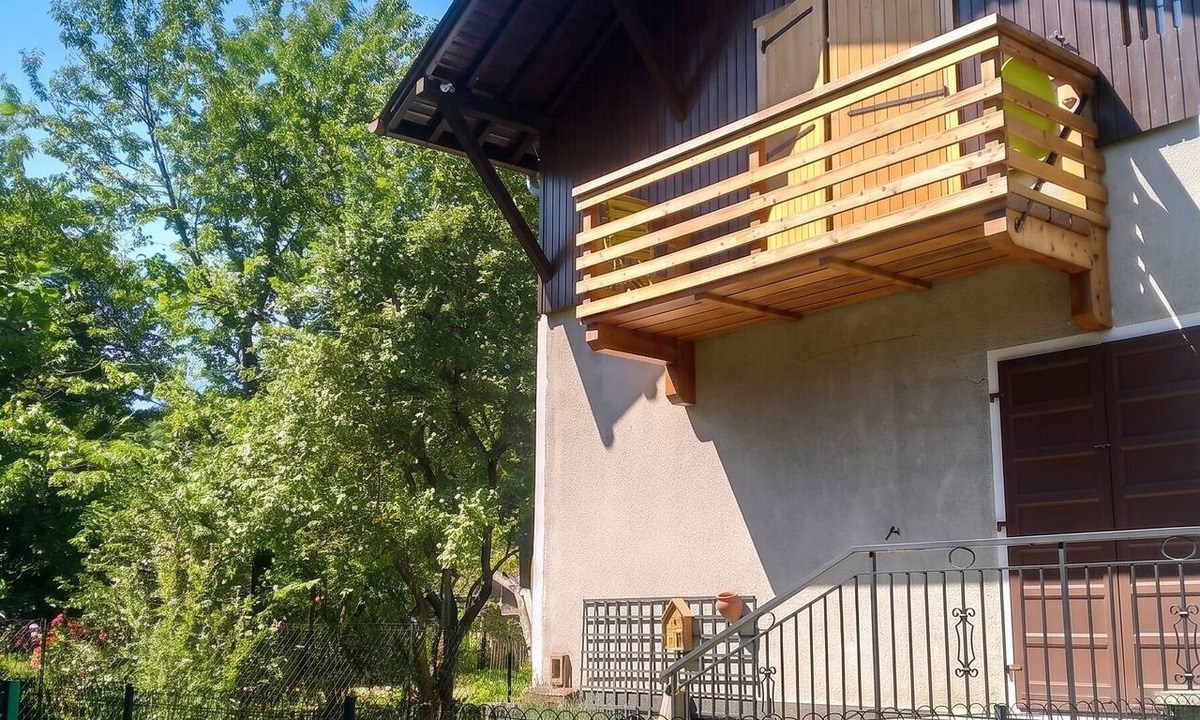 Taninges Apartment | Homerez - Studio Taninges, garden