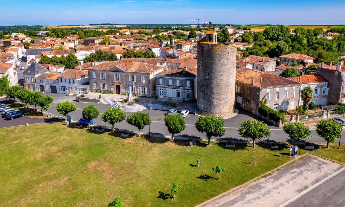 Aulnay Hotel | Hotel du Donjon