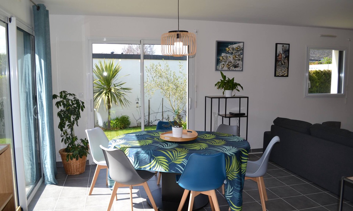 Carantec House | House between land and sea, 10 minutes' walk from the beach and GR34.