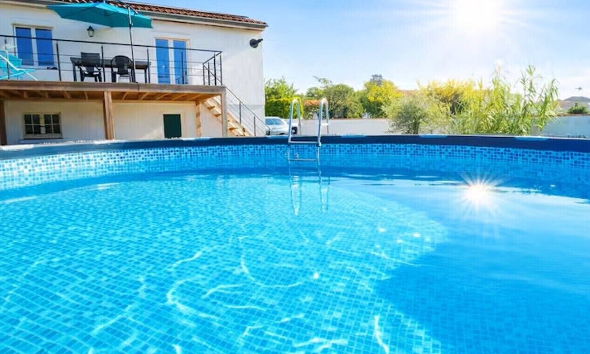 Salles sur Mer House | House with garden & pool near the ocean