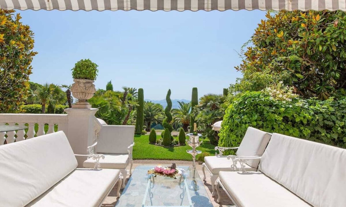 Cap-d'Antibes House | Imperial Villa "Chateau Algarve" in Cap d'Antibes