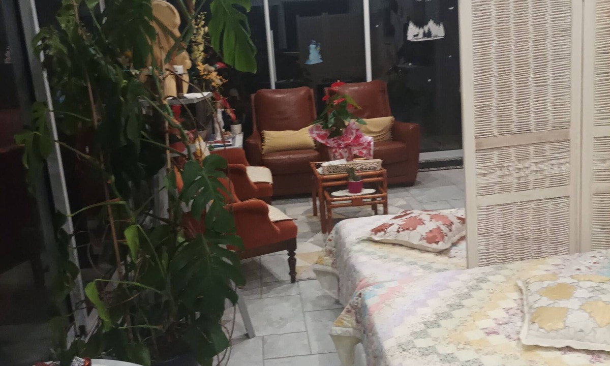 Brive-la-Gaillarde Apartment | In the flower garden