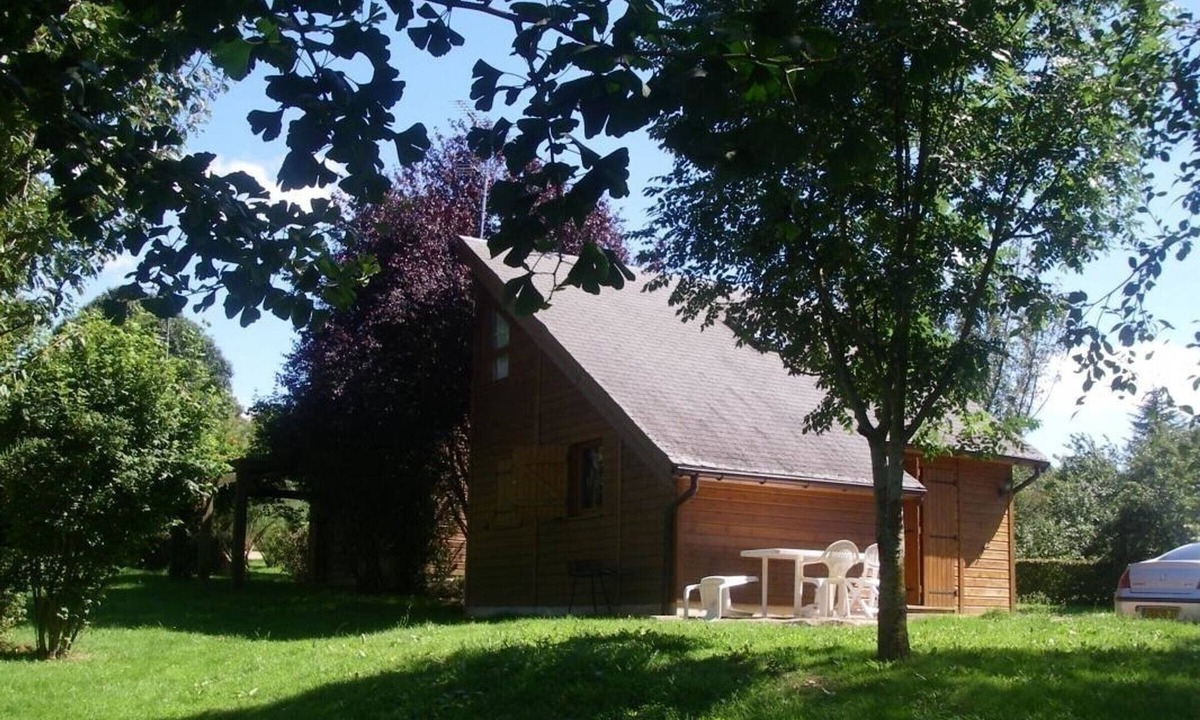 Mesples Cottage | Independent chalets with terrace and children's games in Mesples