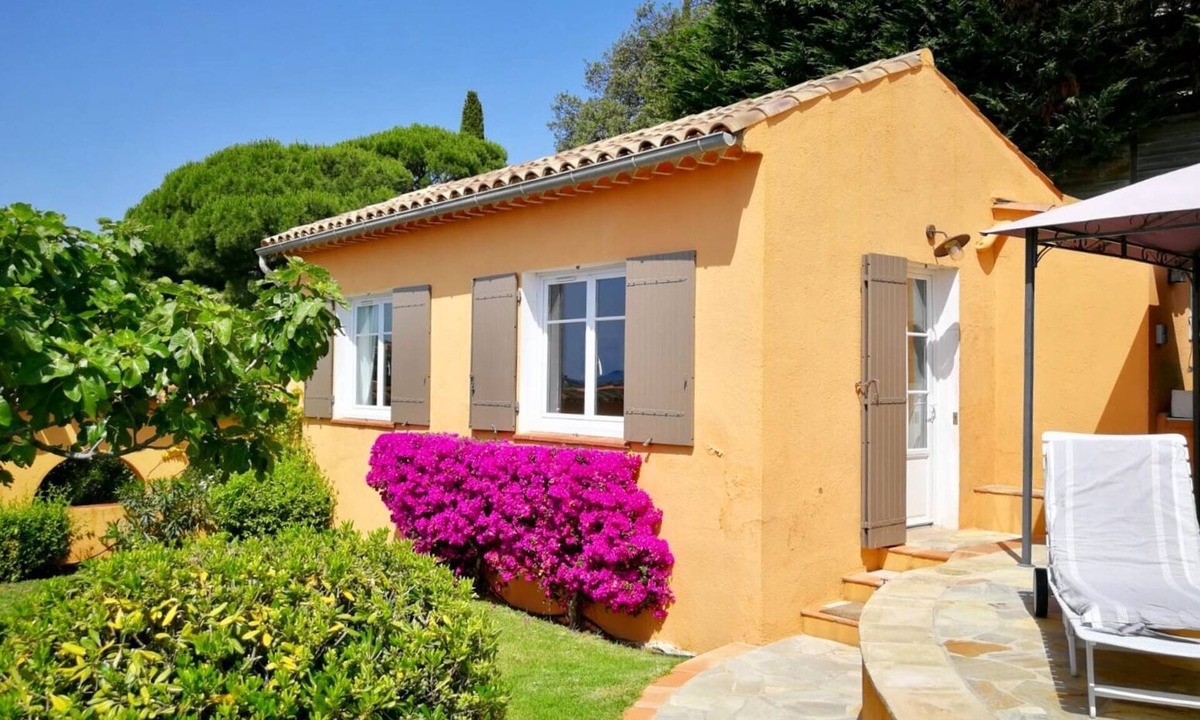 Plage de la Garonnette House | Individual house. Exceptional sea view, swimming pool, beach 400 m'away.