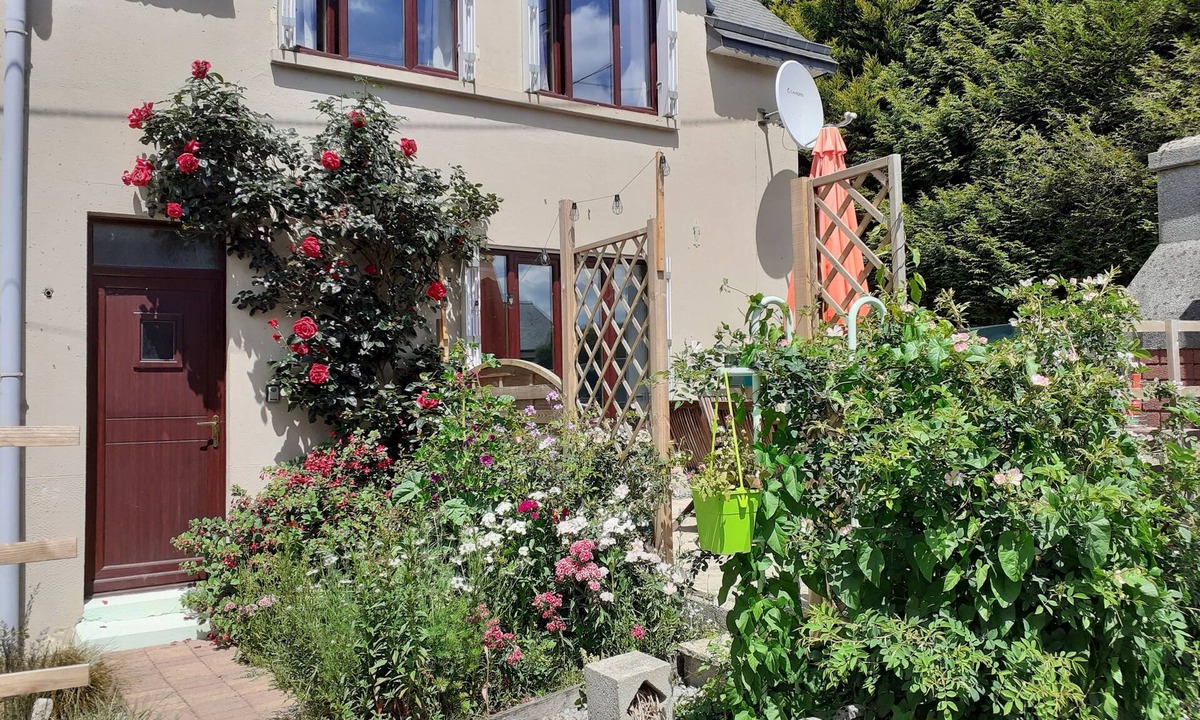 Langourla House | Inviting 3-Bed House in langourla, brittany