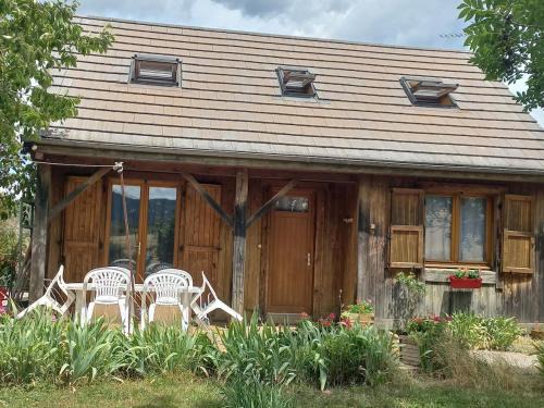 Saint-Bonnet-de-Chirac Ski Chalet | Isa's Little Cottage