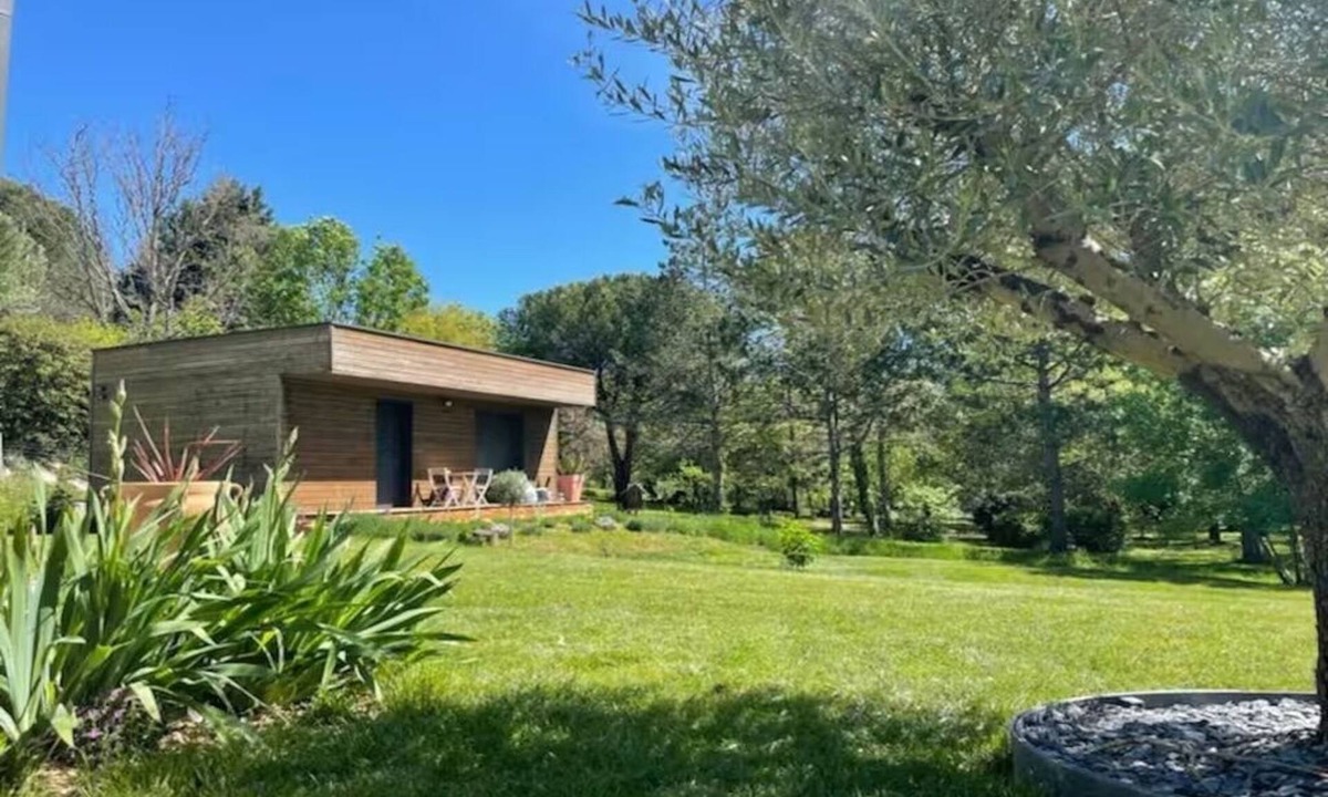 Pibrac Cottage | L'ANNEXE DE PIBRAC, a stone's throw from the forest