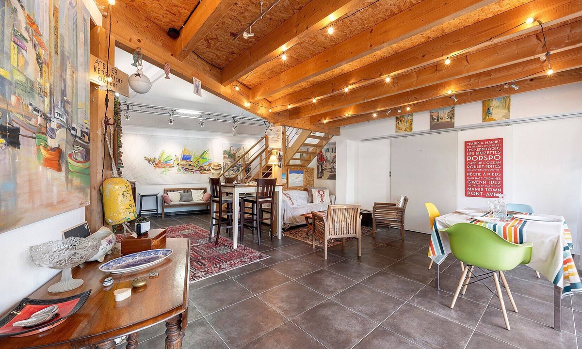Porspoder Bed & Breakfast | L'Atelier - Loft-Style Studio in Porspoder, 100 m from the Beach, Bedroom & Spacious Living Area