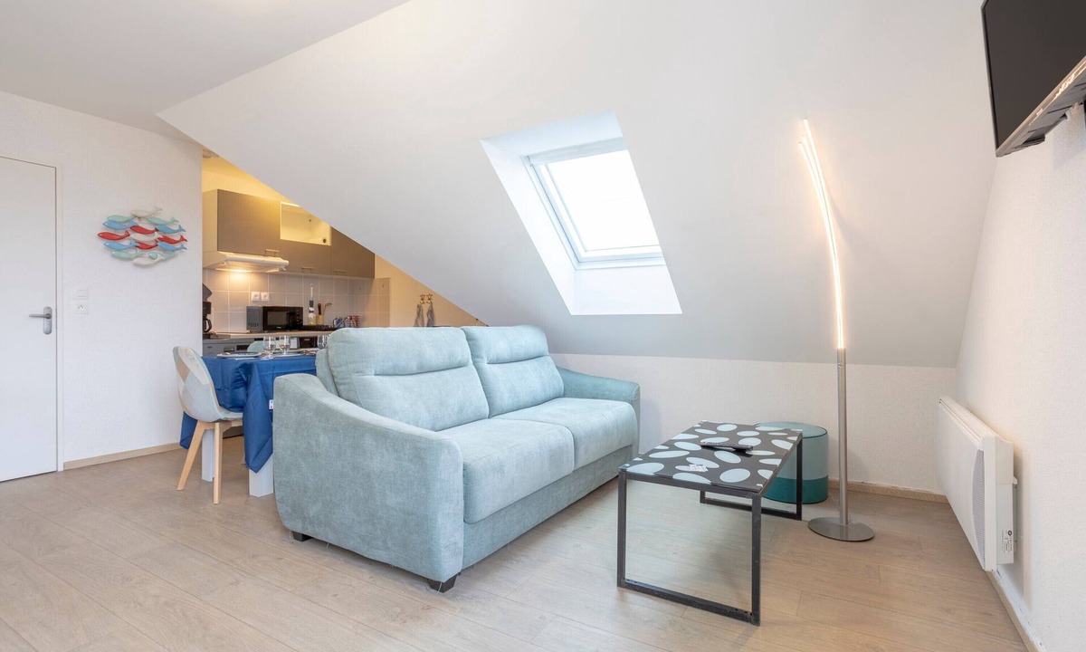 Guilvinec Apartment | “L'Eclose - Les Korrigans” Apartment with Shared Pool, Garden & Wi-Fi – Near GR34
