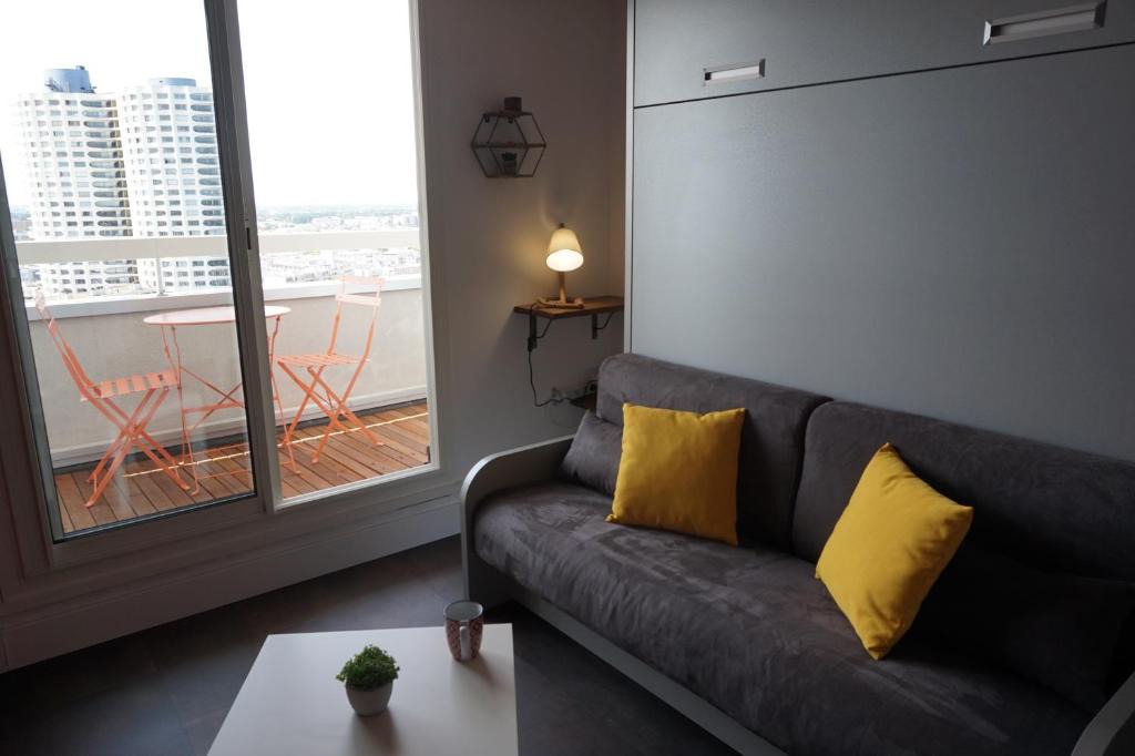 Bourg-l'Eveque Apartment | L'Horizon, studio tout confort, vue panoramique