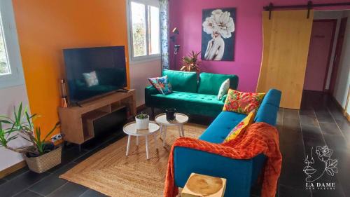 Lavaur Apartment | La dame aux fleurs
