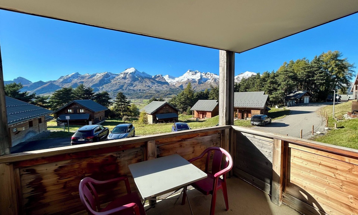 La Joue du Loup Apartment | La joue du Loup - Apartment sleeps 4/6 - mountain view