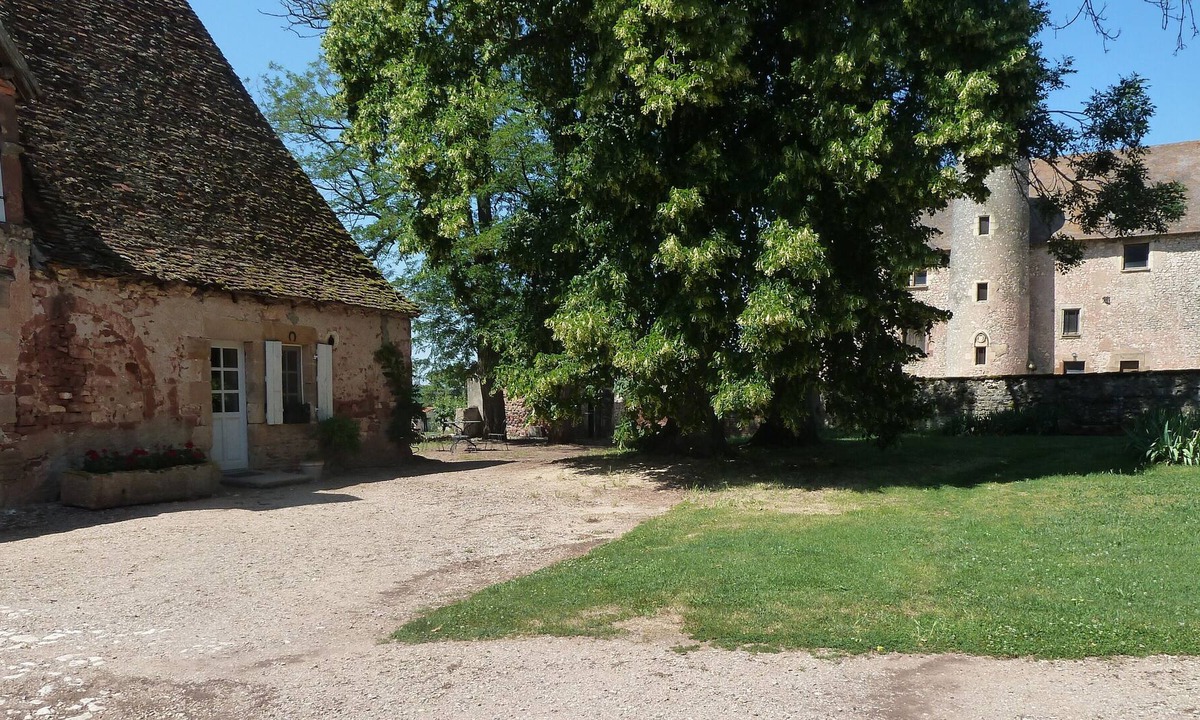 Saint-Menoux Cottage | la maison aux arcades