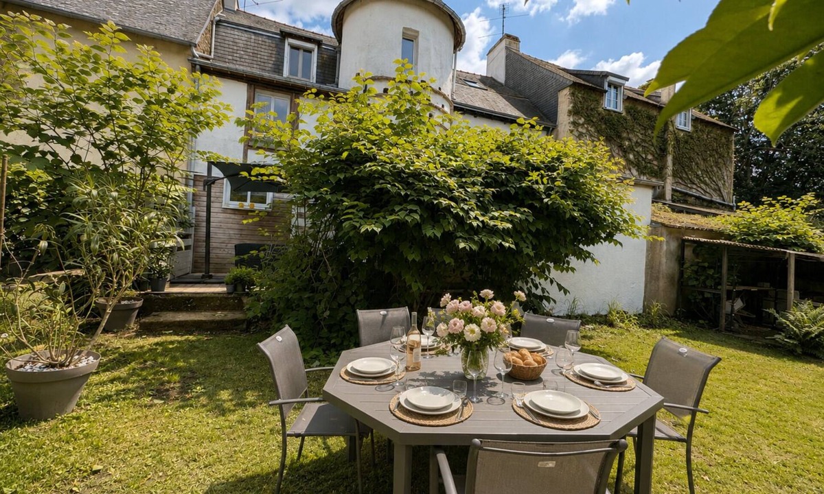 Quimperle House | LA MAISON D'ALPHONSE 4* Terrace & garden - River access, historic center