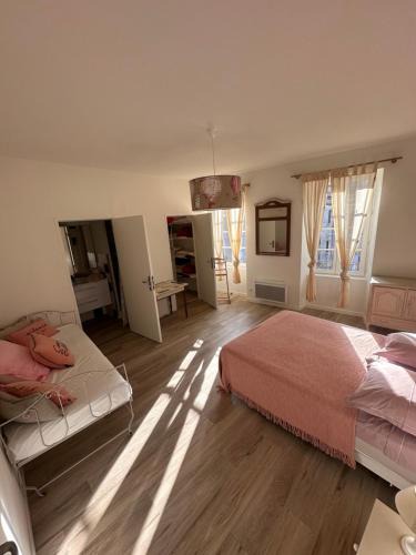 Tournon-sur-Rhone Apartment | La Maison de ma Mère - Vue sur le Vignoble Saint-Joseph