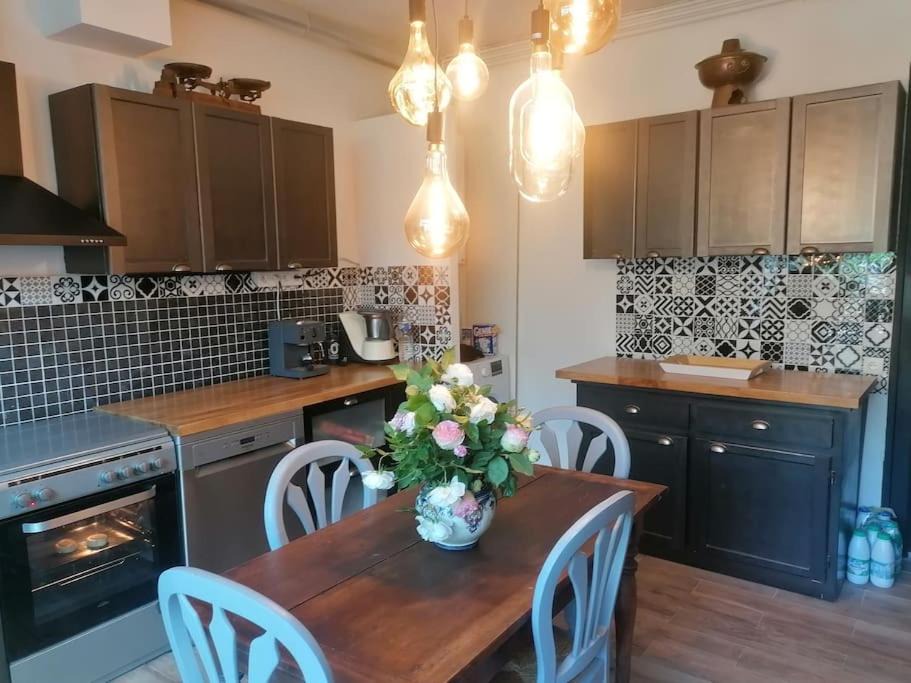 Funay - Bruyeres Villa | La maison ouverte avec cheminée extérieure et SPA