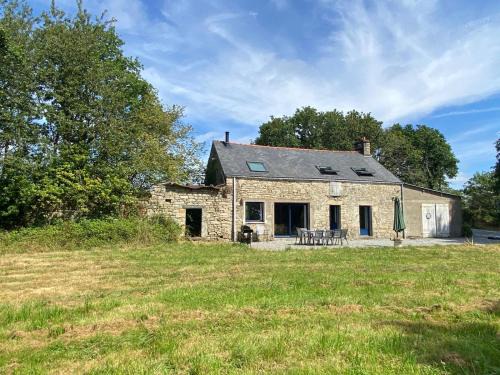 Pluherlin House | " La petite maison dans la prairie "