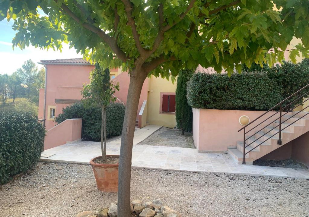 Roussillon Apartment | la pinède
