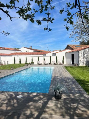 La Rochelle Villa | La Rochelle Exceptional Property, Park, Pool,