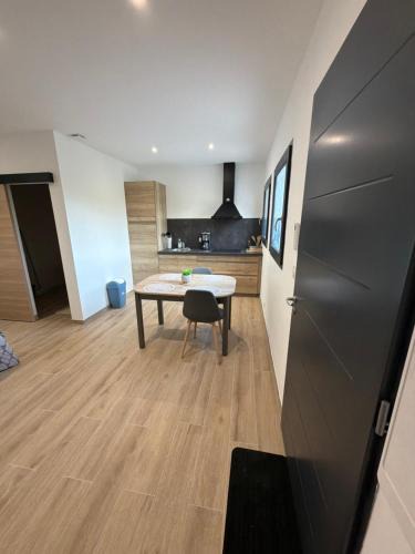 Duilhac-sous-Peyrepertuse Apartment | La vue des châteaux