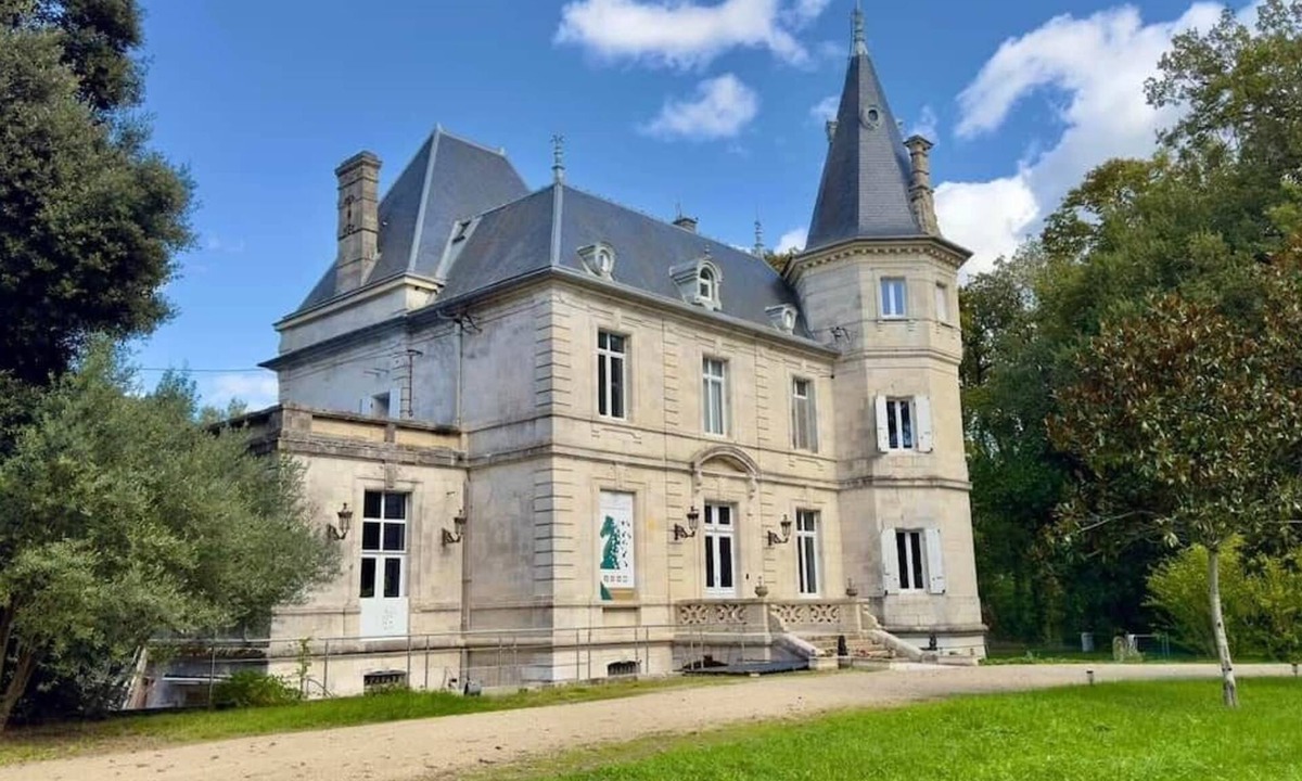Layrac Apartment | Lagravade Castle - 2-Bedroom Apartment - 3rd Floor