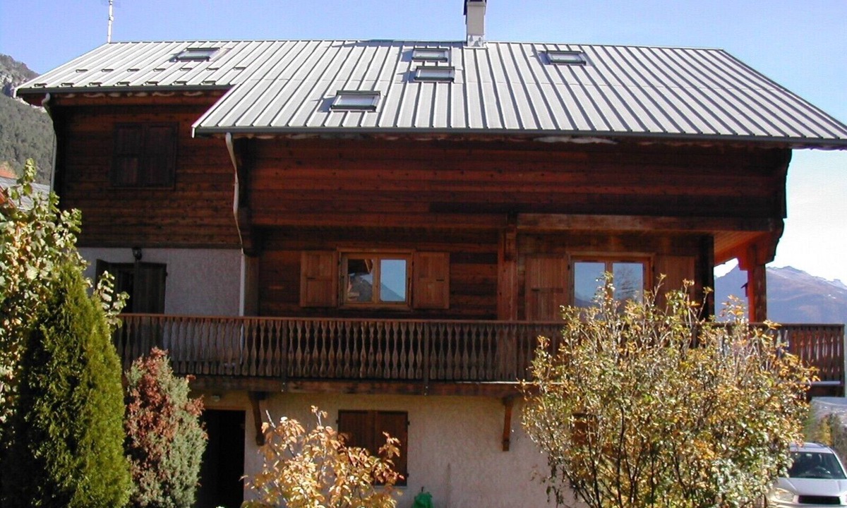 Saint-Chaffrey Ski Chalet | Large chalet sleeps 12 with magnificent view
