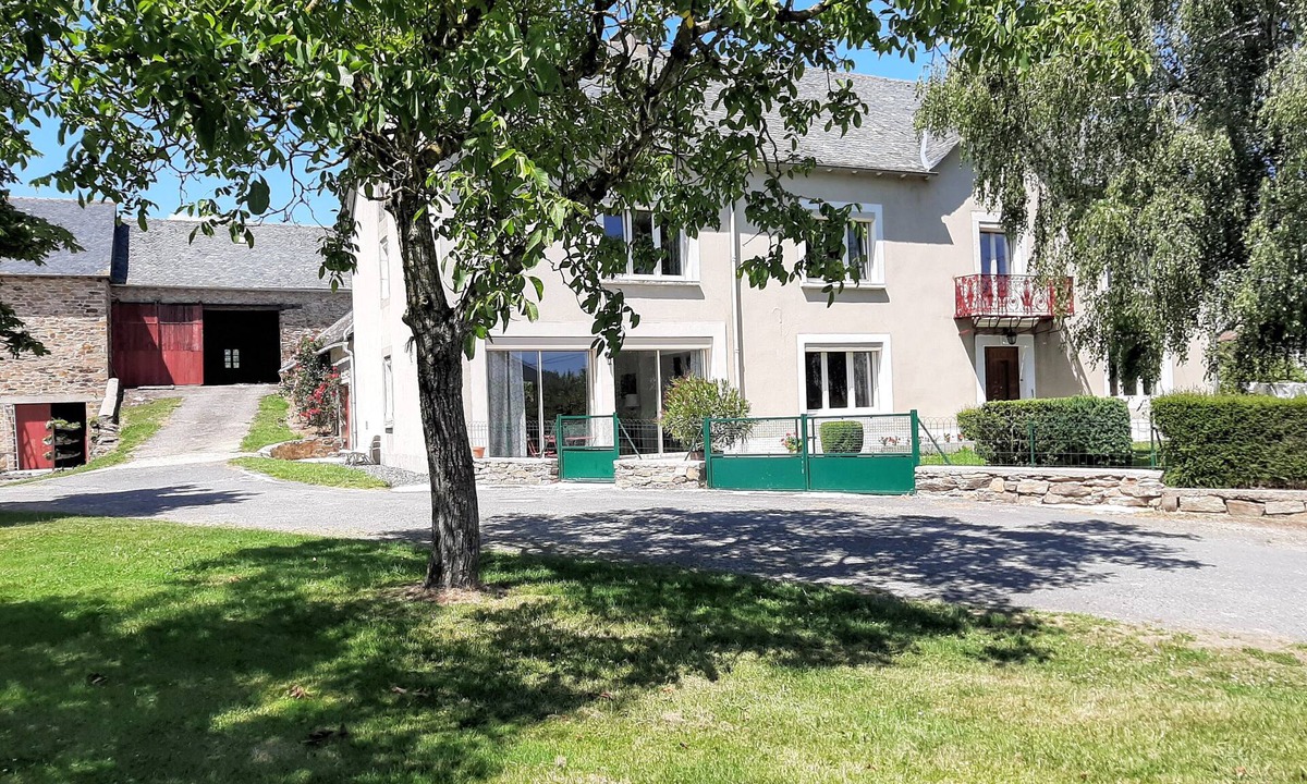 Ledergues House | Large cottage with pool for 15 people in western Aveyron