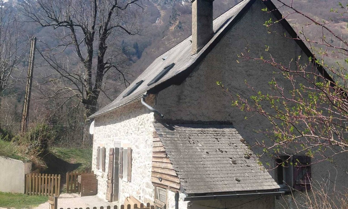 Urdos House | Large mountain house for 12, comfort, peace & nature
