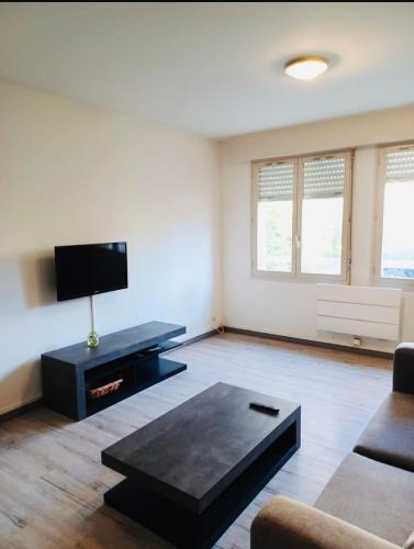 Chalons-en-Champagne Apartment | Large studio near CNAC