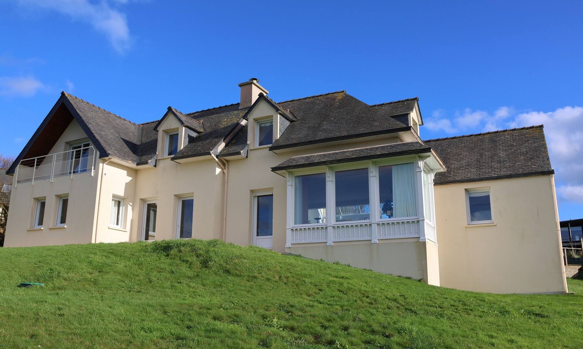 Landeda House | Large Villa (265m2) sleeps 11/12 with breathtaking sea view