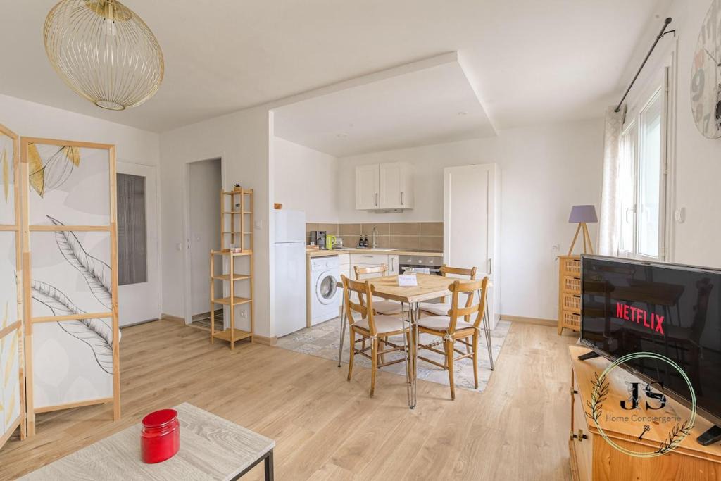 5th Arrondissement Apartment | Le Celeste Lumineux Studio tout équipé
