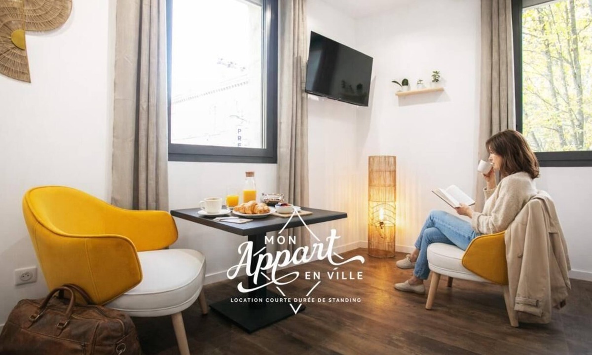 Perigueux Apartment | Le Chic & Stylé: Between the Historic Center and the Palais de Justice