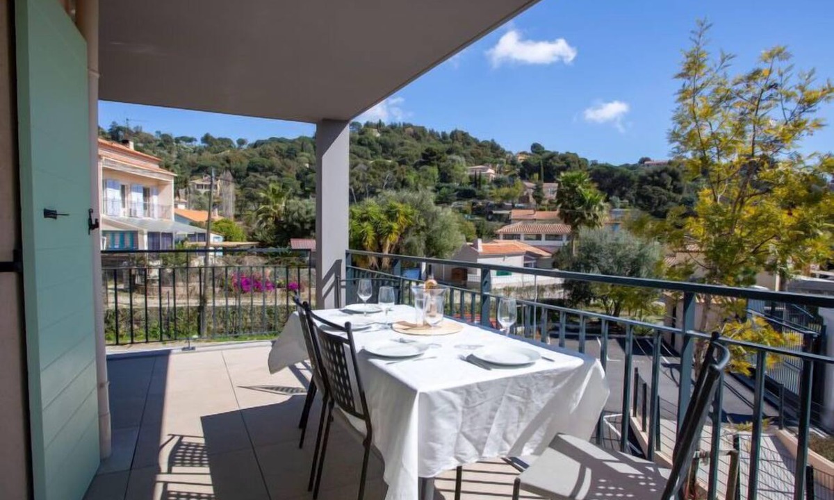Bormes-Les-Mimosas Apartment | Le Clos Jardin by Interhome