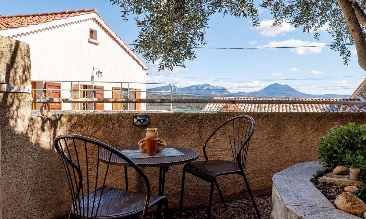 Puimoisson Apartment | Le Cocon – Cozy Village House with Mountain Views