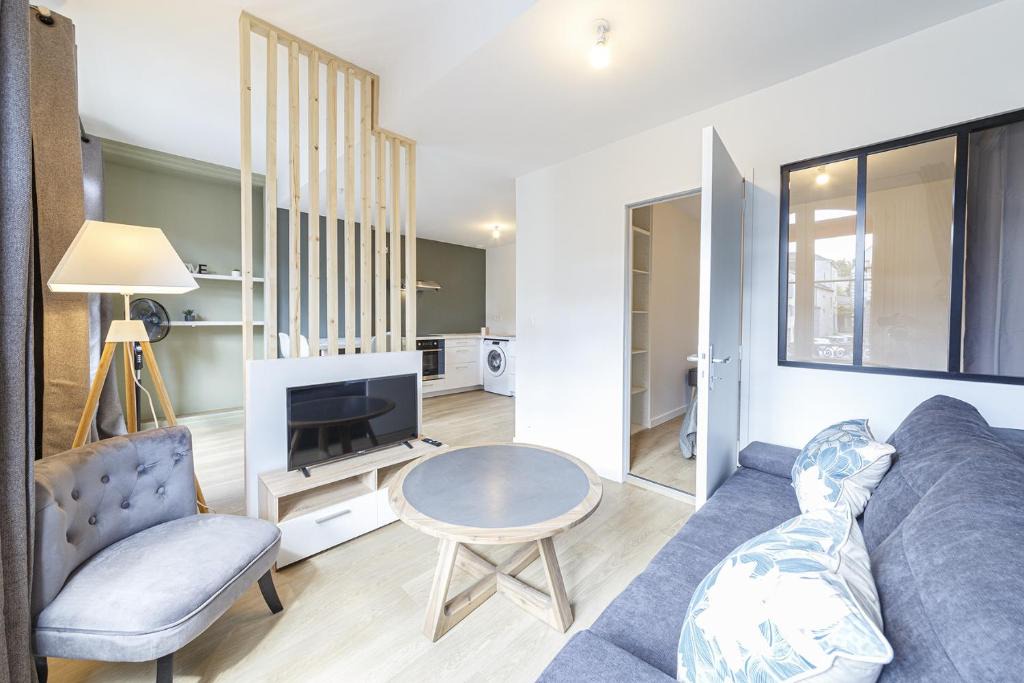 Laval Apartment | Le Ficus - Appartement refait à neuf, Laval centre