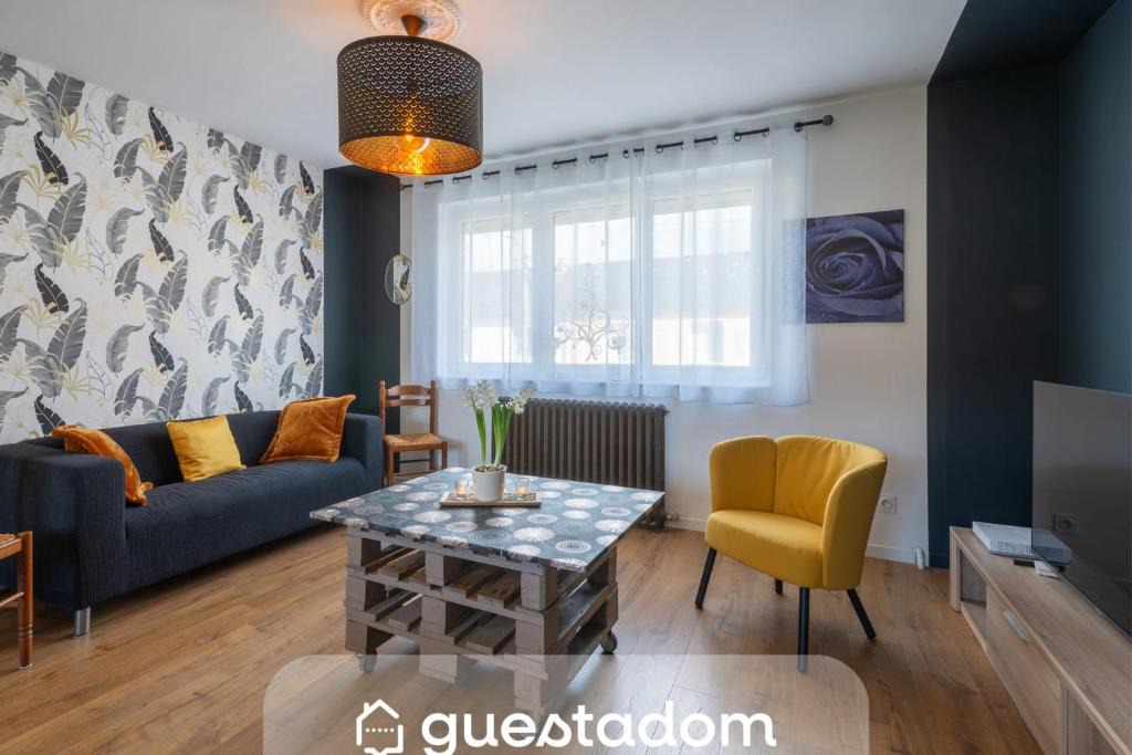 Laval House | Le Jovia - Cour extérieure - Wifi