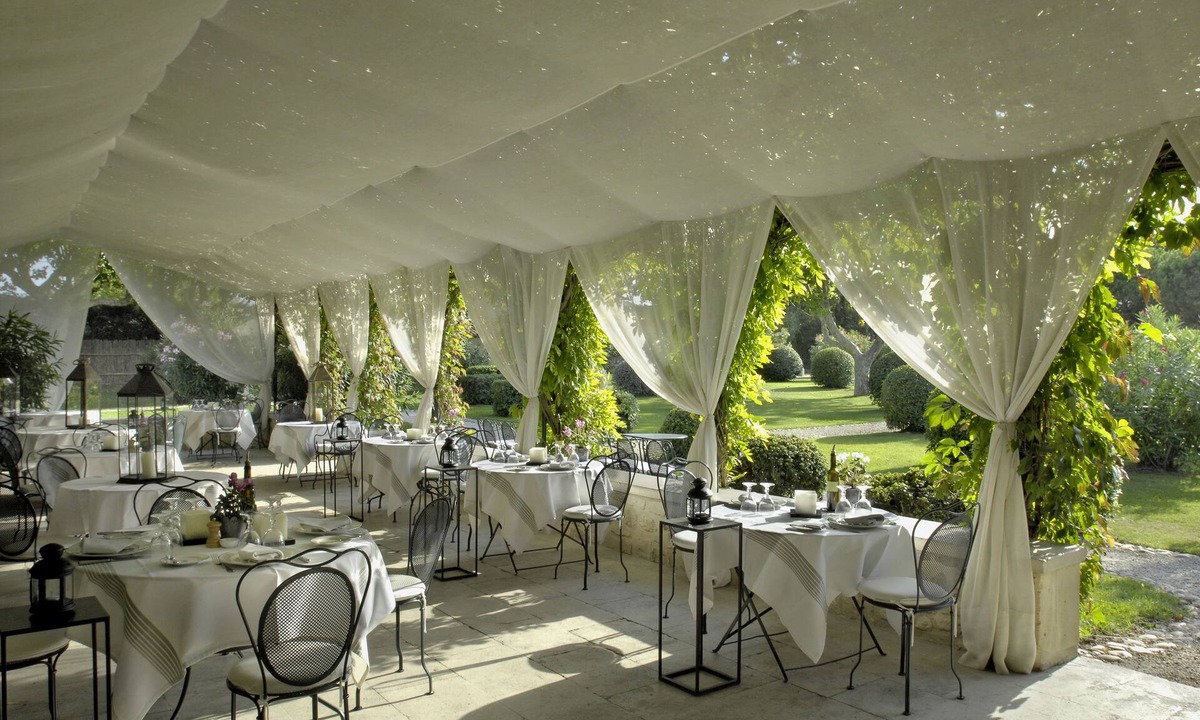 Le Sambuc Hotel | Le Mas De Peint
