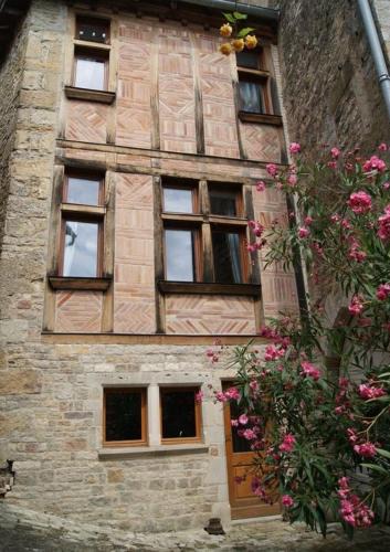 Bruniquel House | Le Pentagone