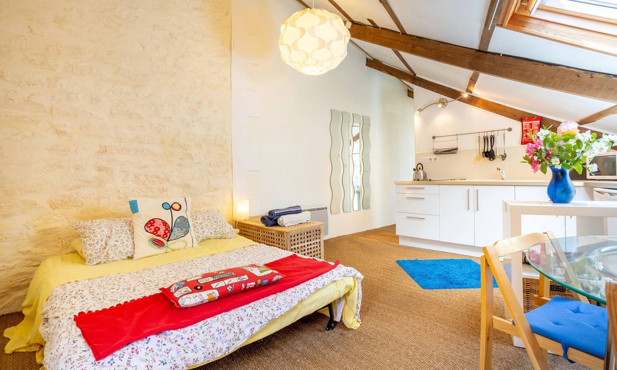 Riec-sur-Belon Apartment | "Le Petit Studio" Apartment with Shared Garden and Wi-Fi