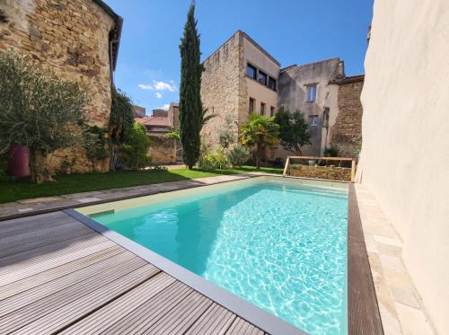 Vic-le-Comte Apartment | Le Studio Pittoresque - Piscine, Extérieur
