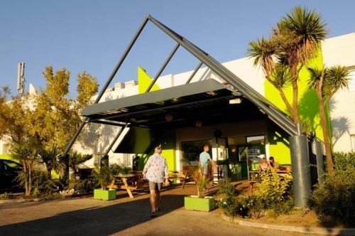 Le Coteau Hotel | Lemon Hotel
