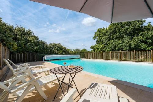 Montaigu-de-Quercy Villa | Les Artals- Villa avec piscine 12m, boulodrome